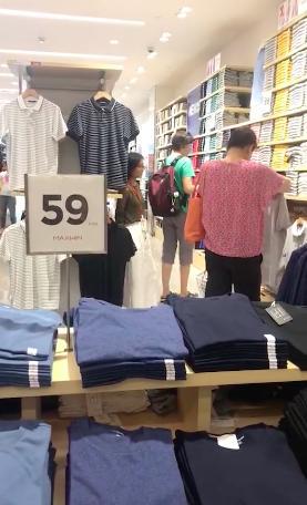 太节俭!郎平平价服装店为丈夫买T恤,年薪超200万仍挑59元衣服